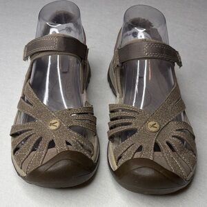 Keen Women's Rose Sandals, specifically in the Brindle/Shitake color size 7.5